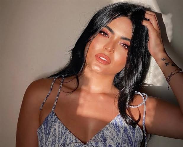 أسماء جلال ترقص على 